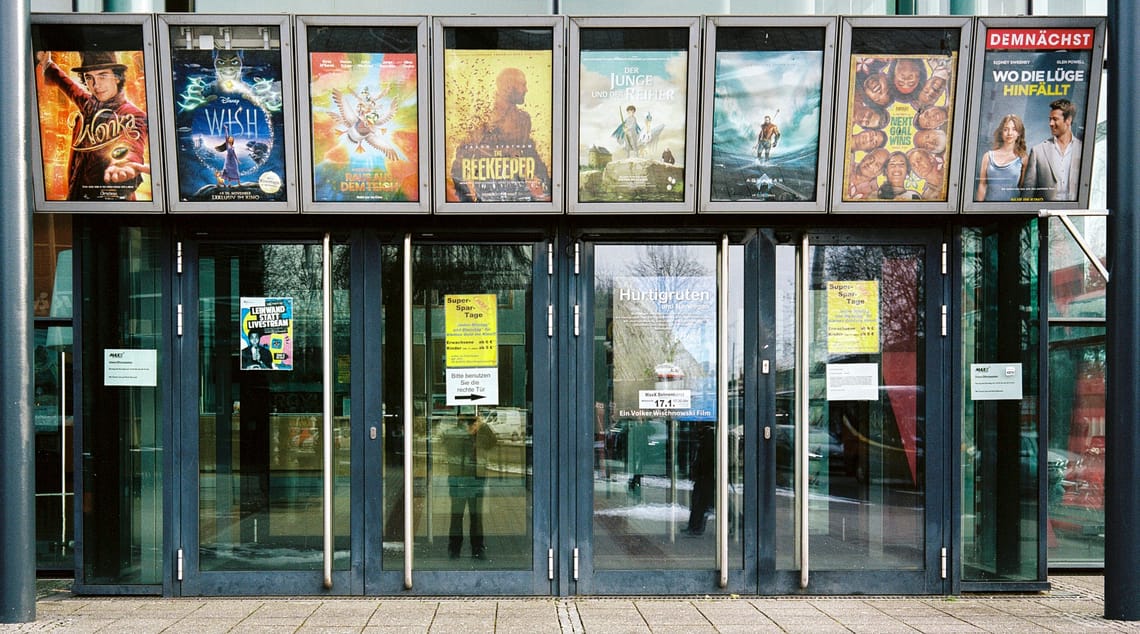 0259  wir gehen ins Kino